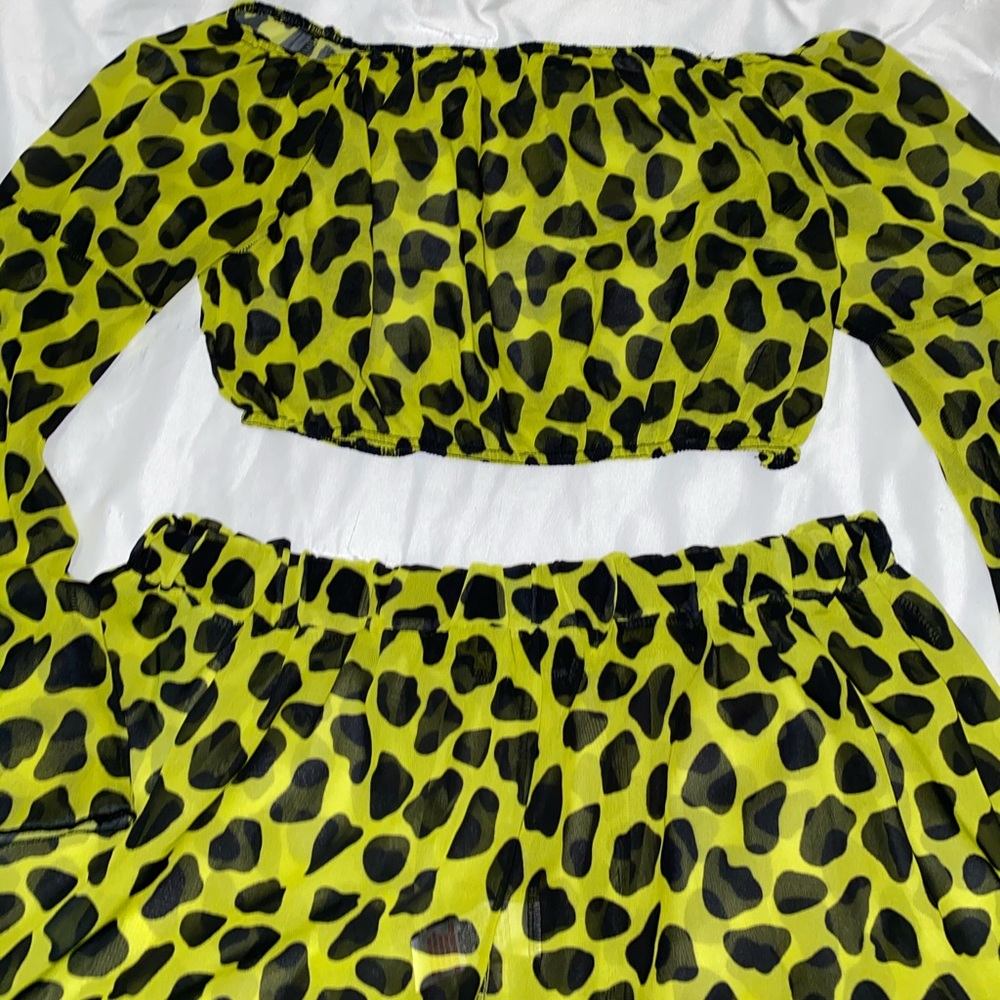 Cheetah print Short Set - Picture 3 of 6